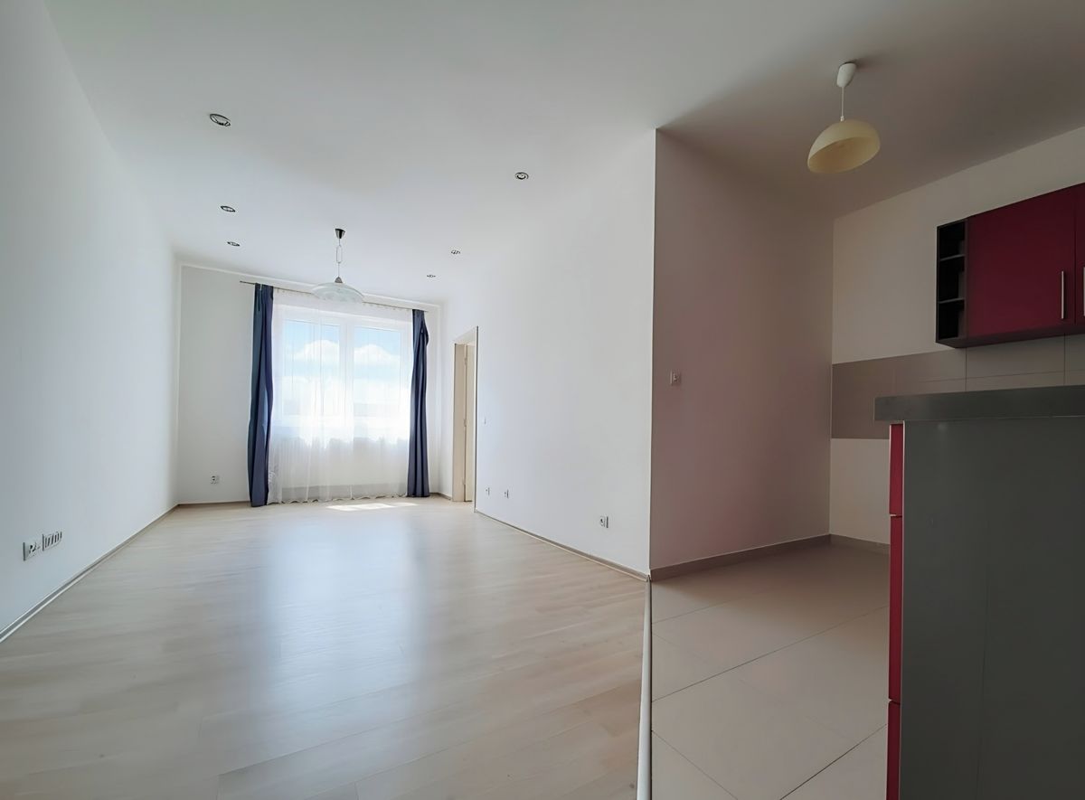 Pronájem bytu 2+kk 43 m² – fotografie 3