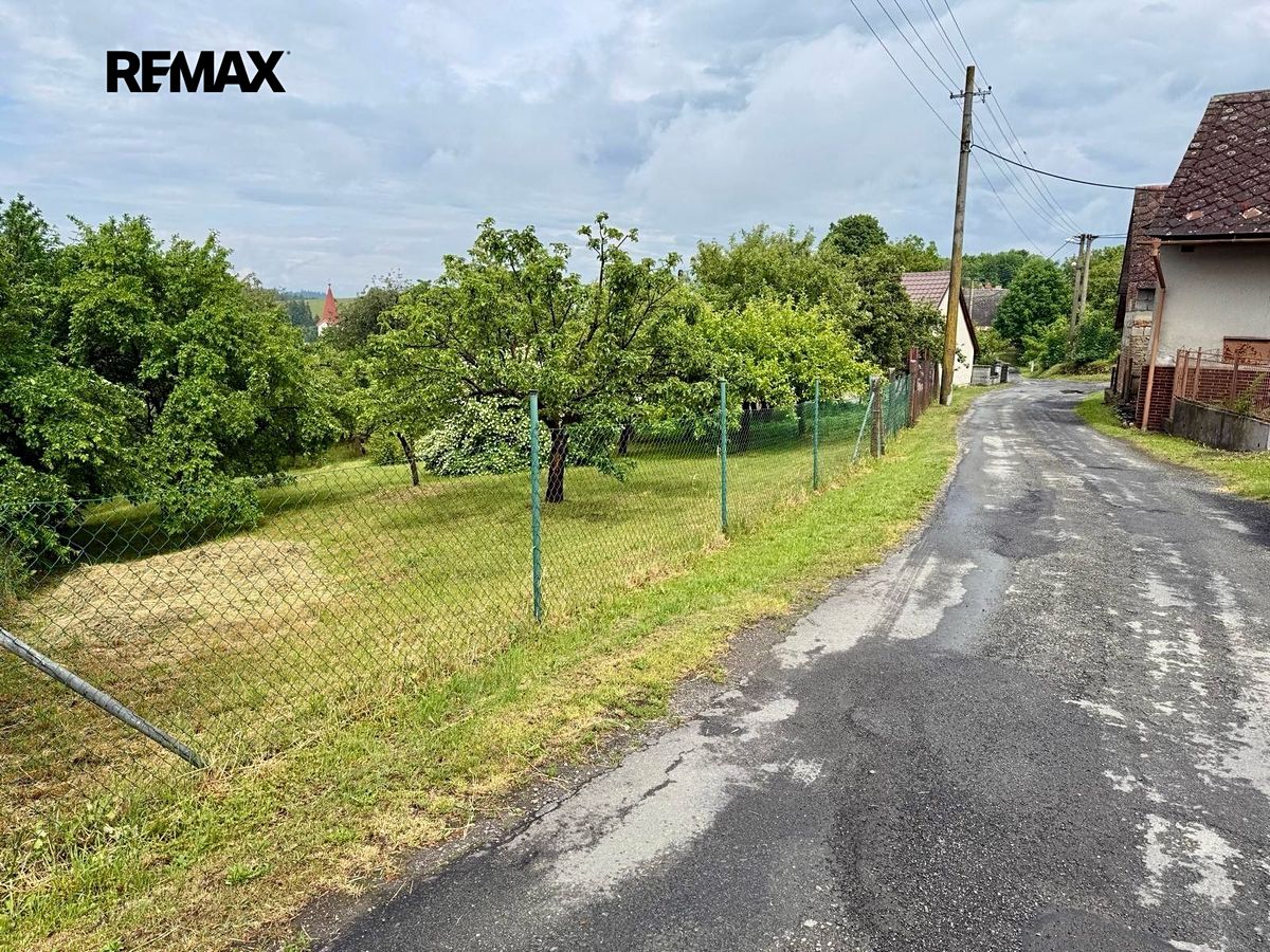 Prodej stavebního pozemku 836 m² – fotografie 2