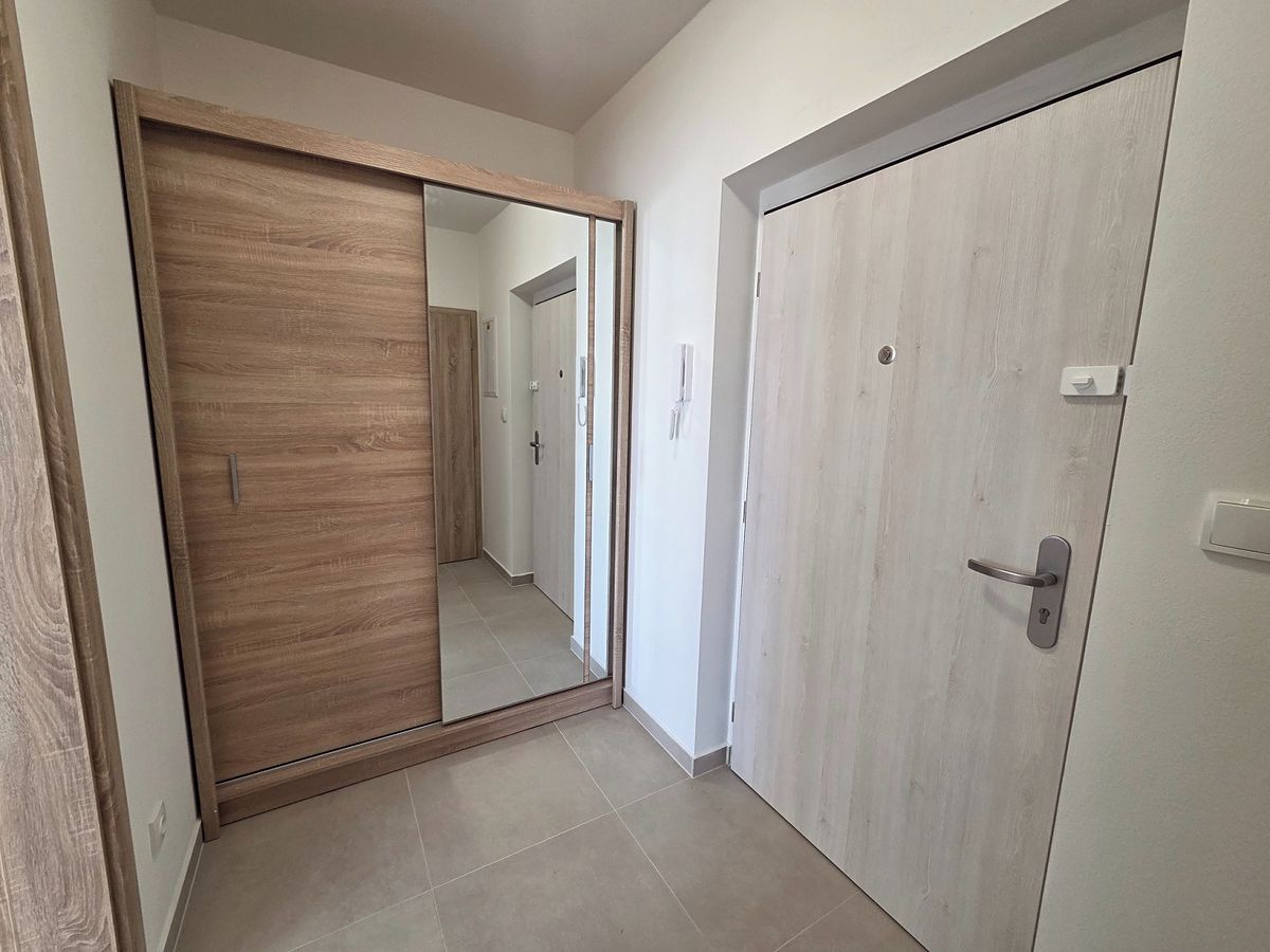 Pronájem bytu 1+kk 32 m² – fotografie 5