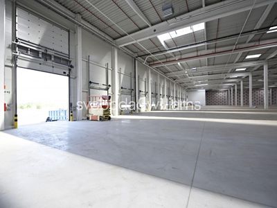 Pronájem skladového prostoru 4586 m²