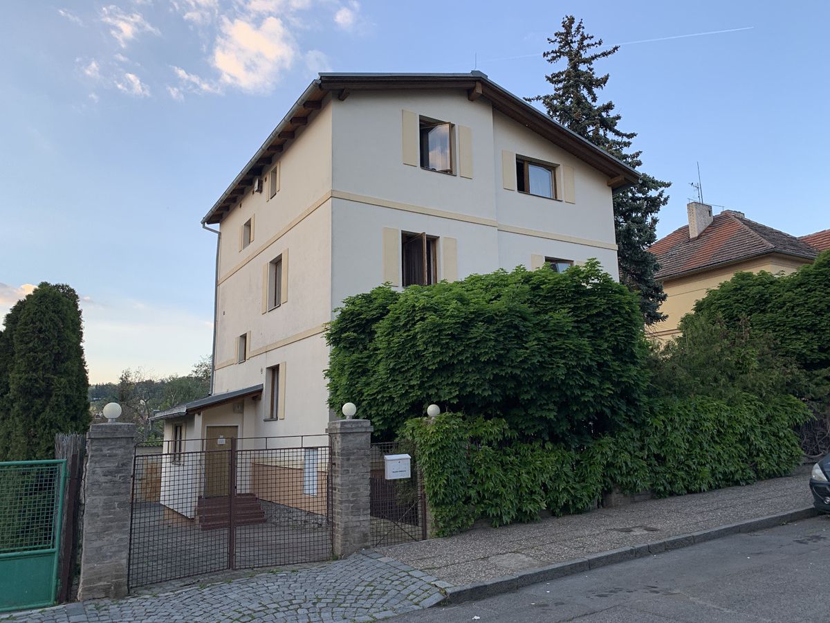 Prodej vily 252 m², pozemek 1237 m² – fotografie 2