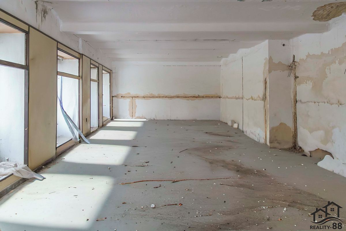 Prodej obchodního prostoru 700 m² – fotografie 2