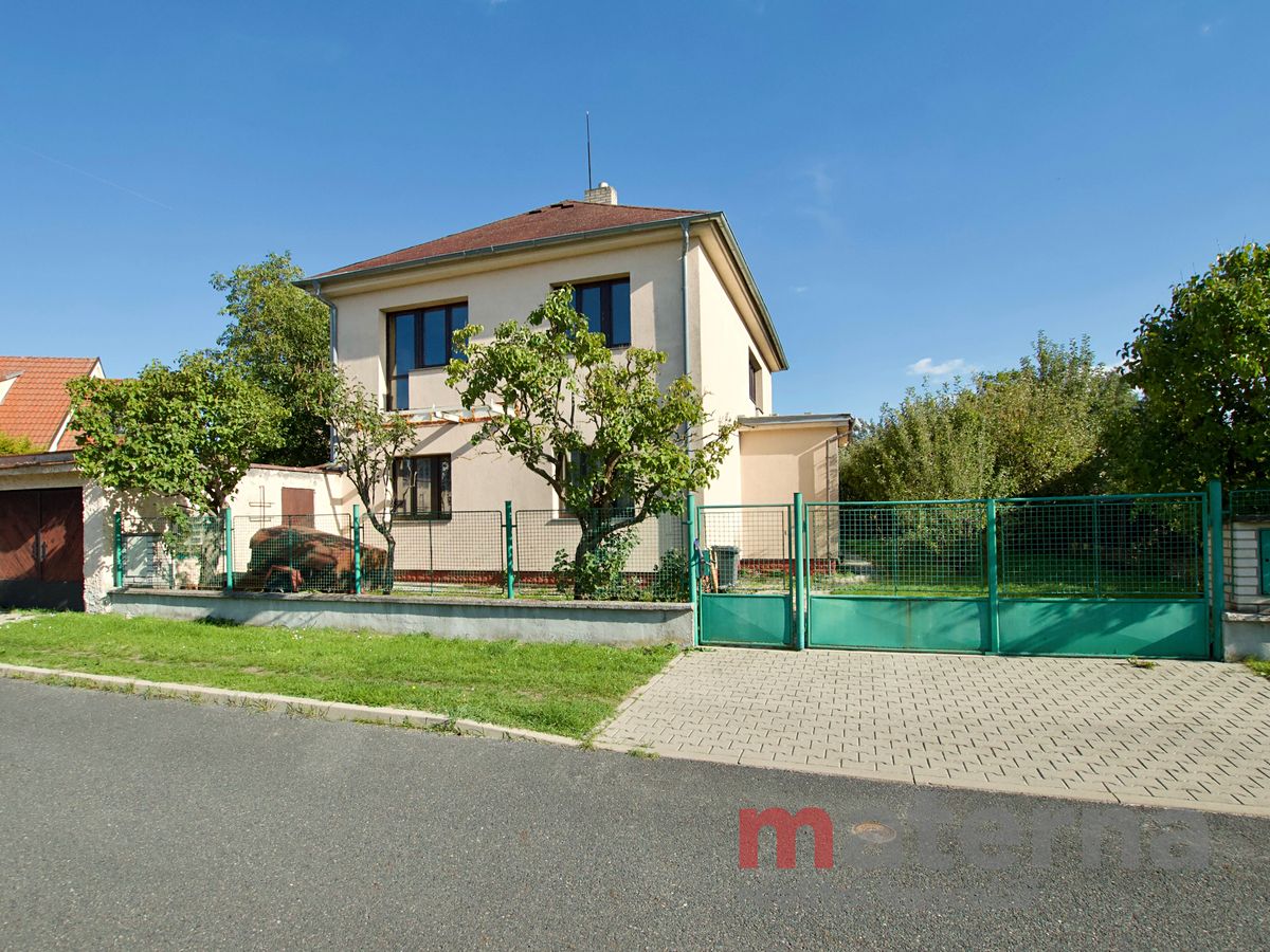 Prodej rodinného domu 243 m², pozemek 743 m²