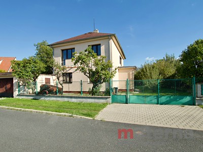 Prodej  rodinného domu 243 m², pozemek 743 m²