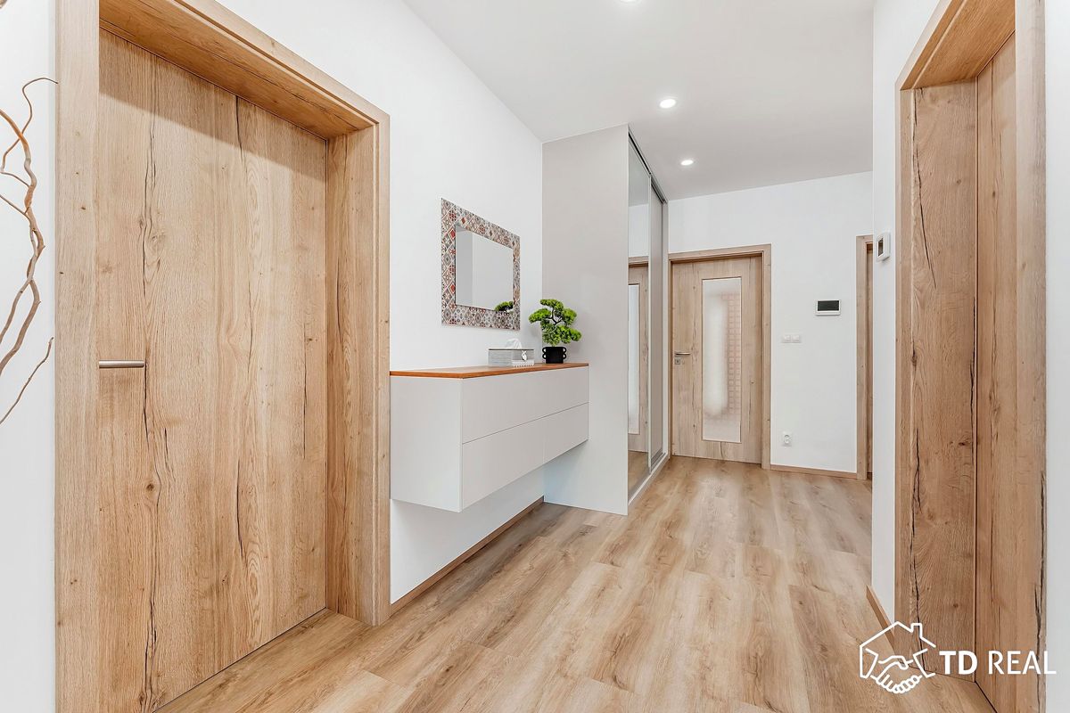 Prodej rodinného domu 207 m², pozemek 1077 m² – fotografie 5