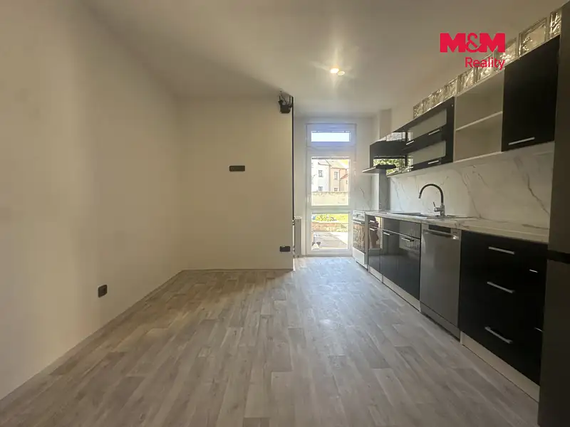 Pronájem bytu 2+kk 33 m², Chomutov – náhled fotky 2