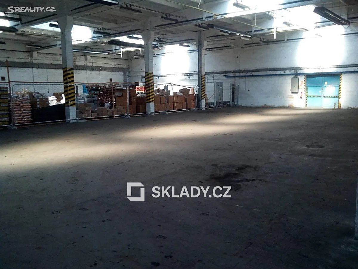 Pronájem skladového prostoru 2700 m² – fotografie 4