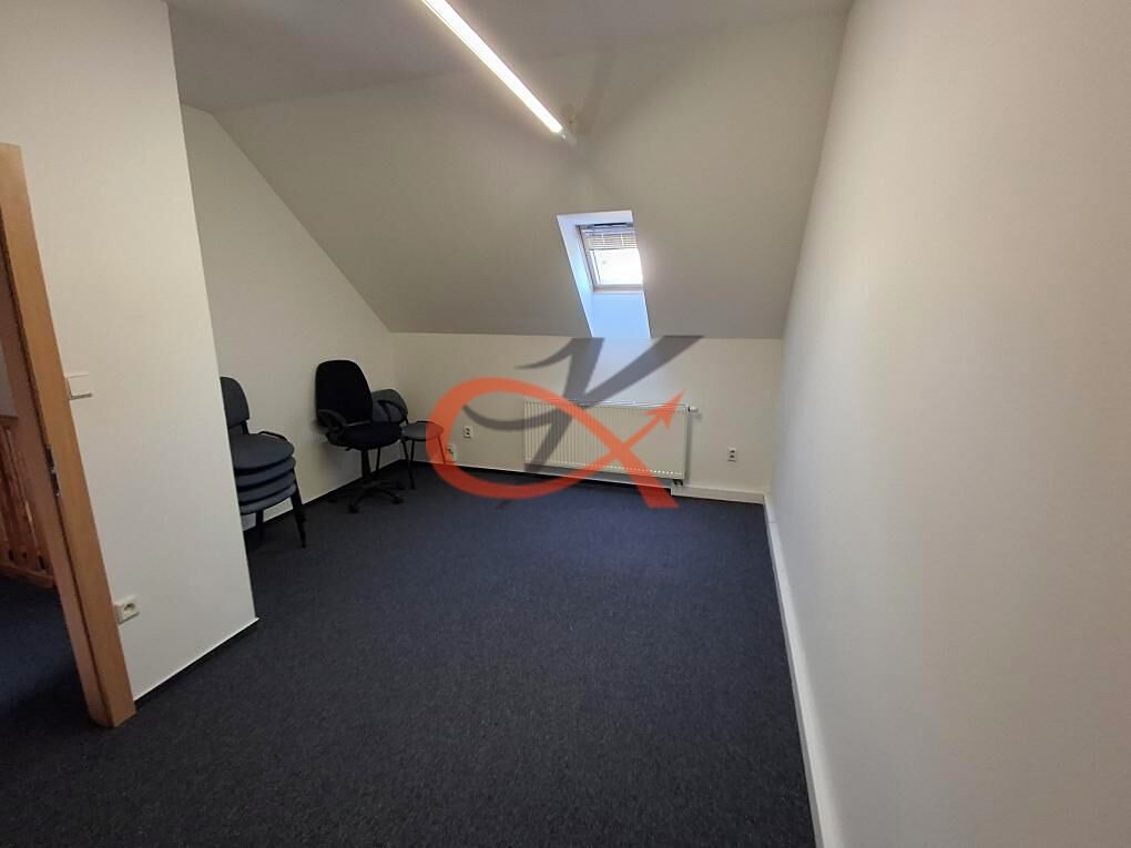 Pronájem kanceláře 102 m² – fotografie 2