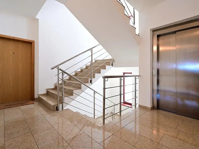 Pronájem garážového stání 10 m², Praha – náhled fotky 2