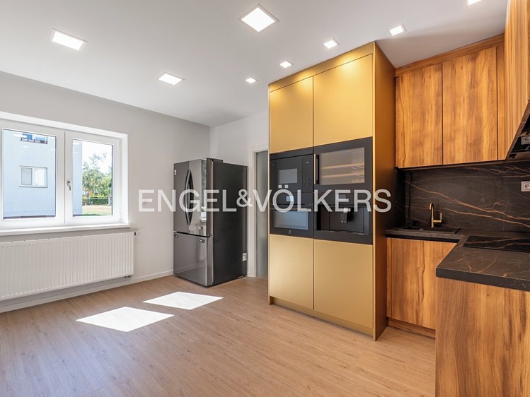 Pronájem komerčního prostoru, 200 m² (16 z 21)