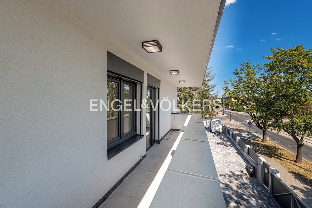 Pronájem kanceláře 200 m² – fotografie 3
