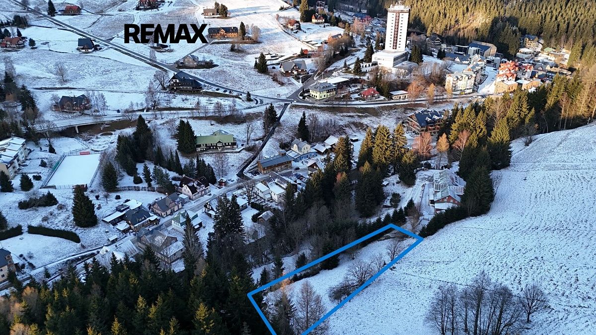 Prodej stavebního pozemku 3889 m²