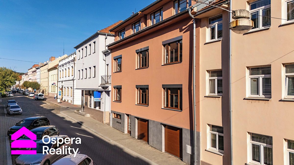 Prodej rodinného domu 630 m², pozemek 334 m²