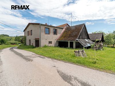 Prodej rodinného domu 280 m², pozemek 1956 m²