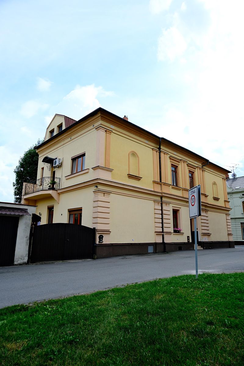 Prodej rodinného domu 399 m², pozemek 280 m² – fotografie 2