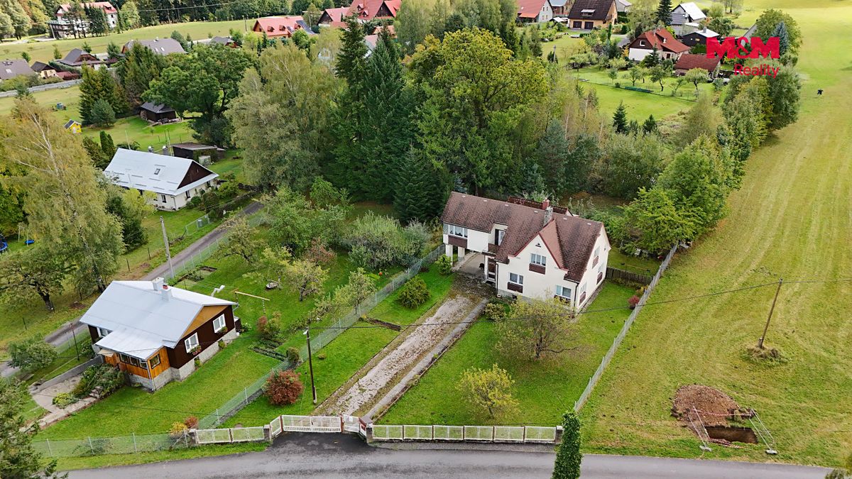 Prodej rodinného domu 150 m², pozemek 1051 m² – fotografie 2
