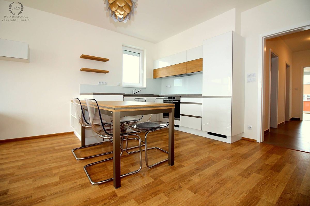 Pronájem bytu 2+kk 71 m² – fotografie 3