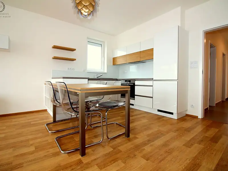 Pronájem bytu 2+kk 71 m², Praha – náhled fotky 3
