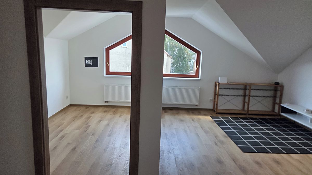 Pronájem bytu 2+kk 50 m² – fotografie 2