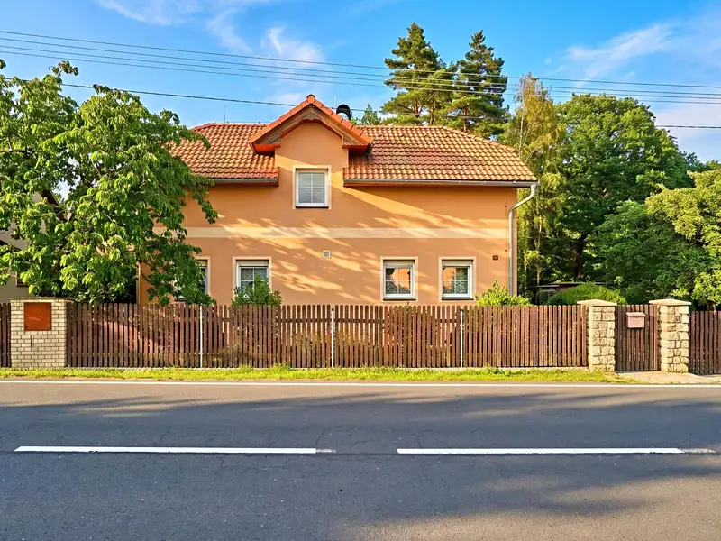 Prodej rodinného domu 168 m², pozemek 897 m², Josefov – náhled fotky 2