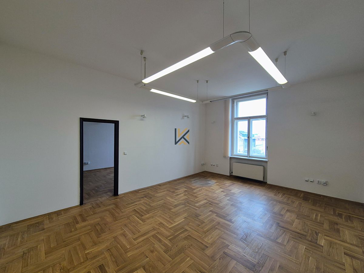 Pronájem kanceláře 90 m² – fotografie 2