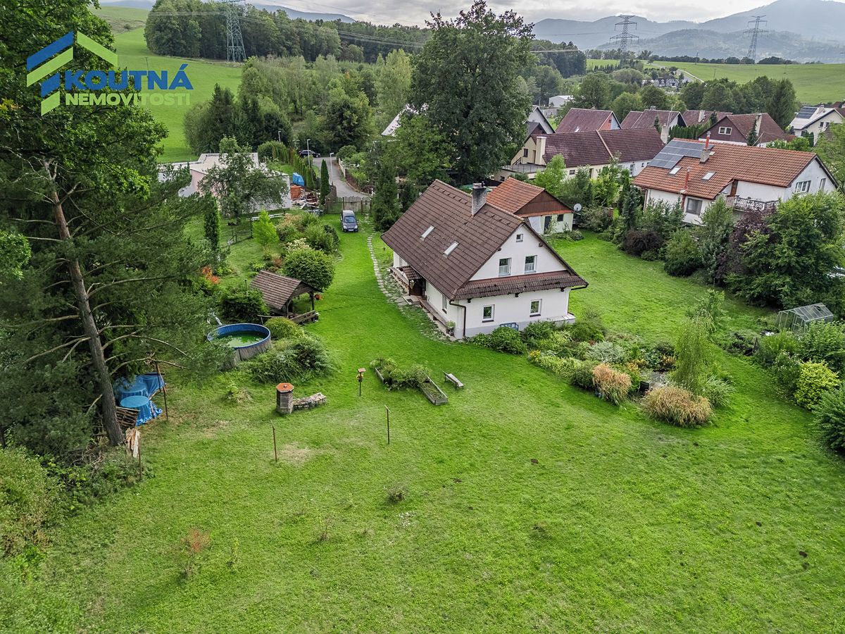 Prodej rodinného domu 250 m², pozemek 2599 m² – fotografie 3
