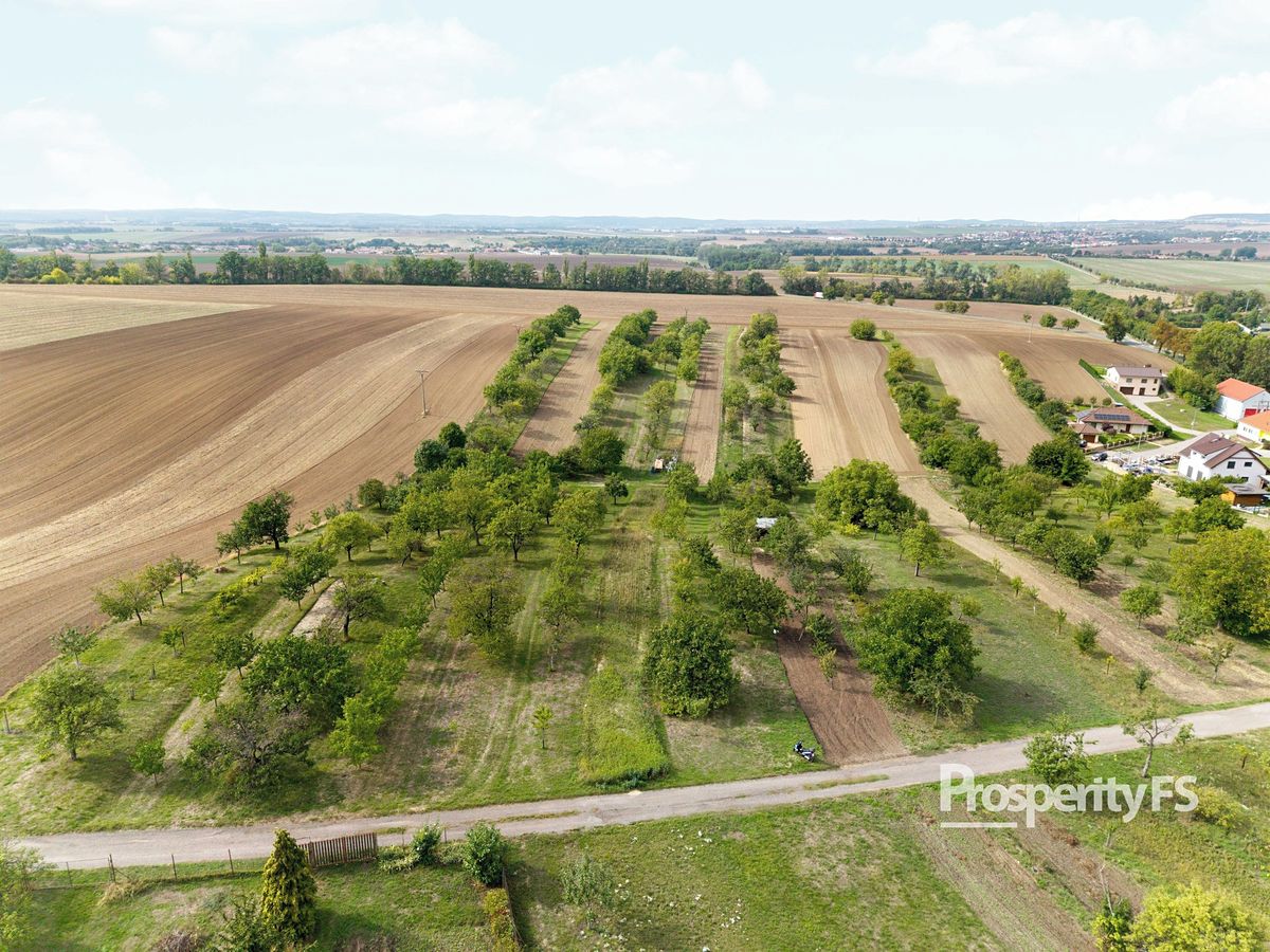Prodej zahrady 832 m²