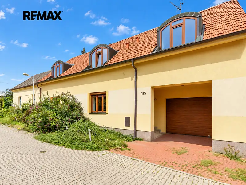 Pronájem rodinného domu 211 m², pozemek 401 m², Praha – náhled fotky 1