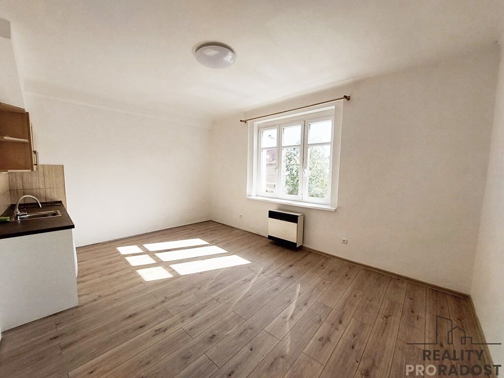 Pronájem bytu 1+kk 26 m² – fotografie 3
