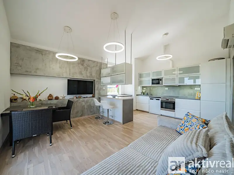 Prodej bytu 2+kk 54 m², Praha – náhled fotky 1