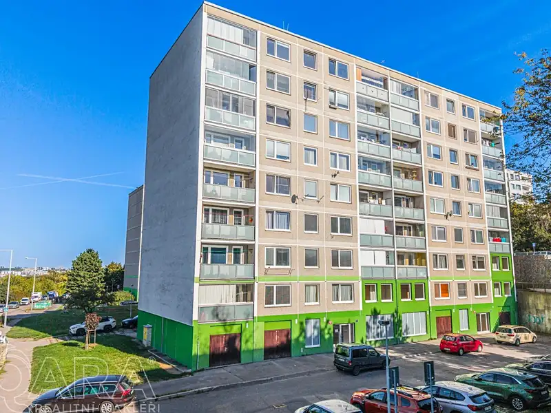 Prodej bytu 1+kk 30 m², Praha – náhled fotky 1