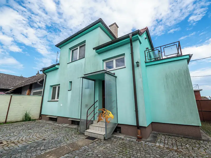 Prodej rodinného domu 280 m², pozemek 662 m², Sušice – náhled fotky 3
