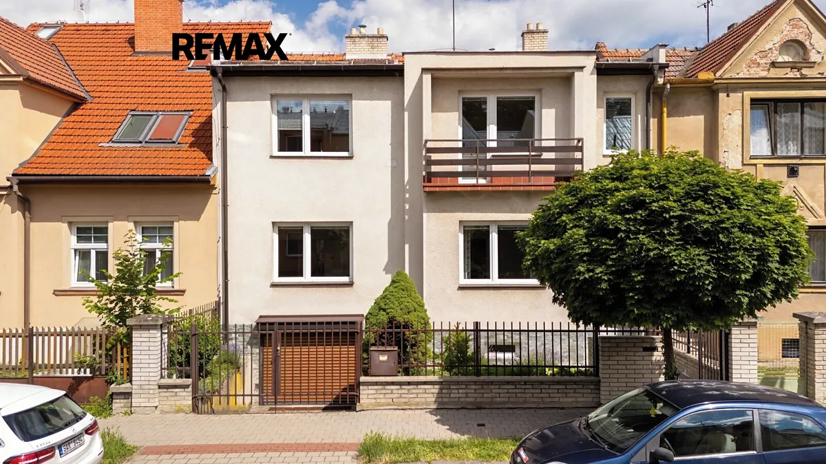 Prodej rodinného domu 244 m², pozemek 378 m²