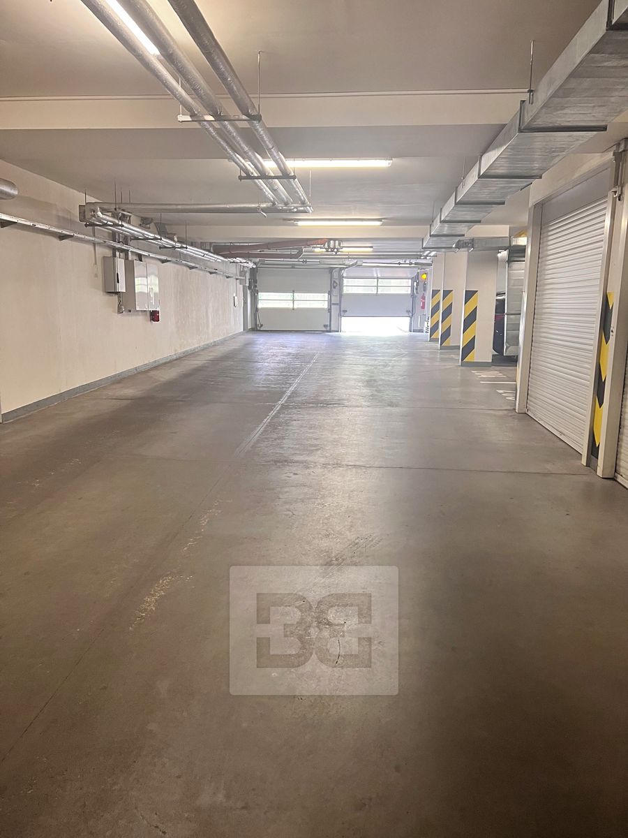 Pronájem garážového stání 15 m² – fotografie 3