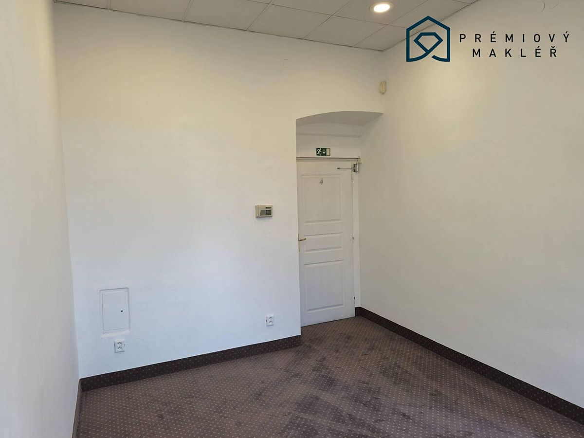 Pronájem kanceláře 33 m² – fotografie 4