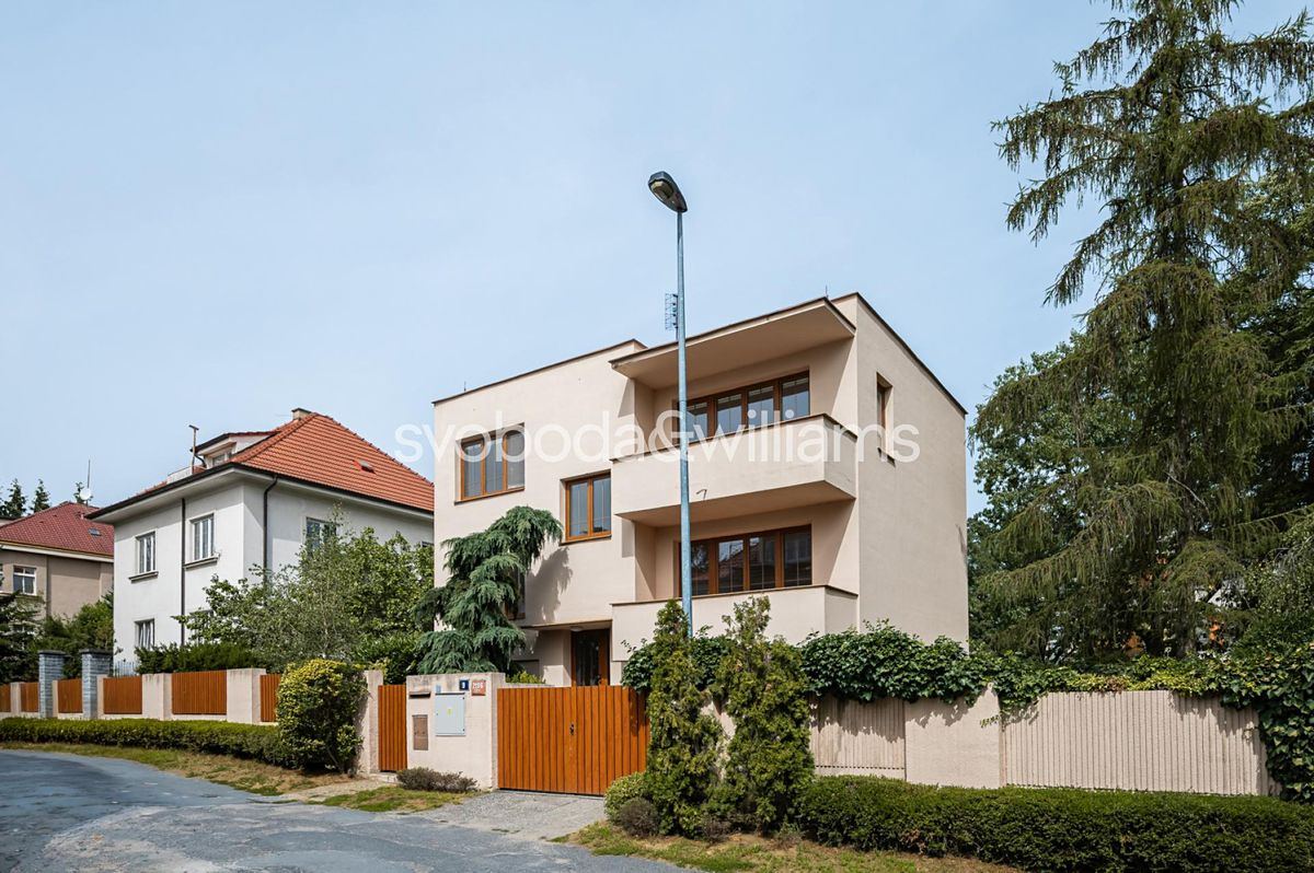Prodej rodinného domu 342 m², pozemek 513 m²