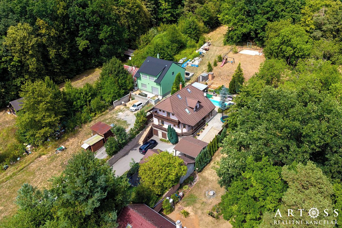 Prodej rodinného domu 199 m², pozemek 1621 m²