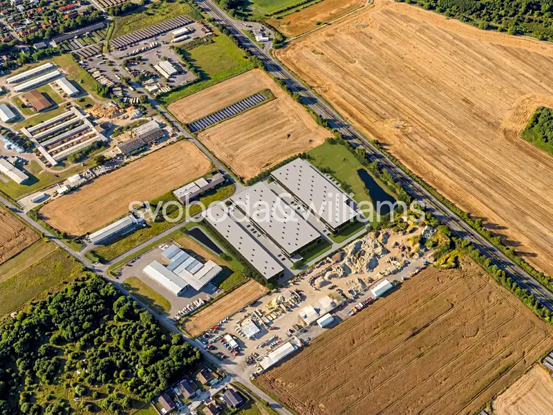 Pronájem výrobní haly, prostoru 5600 m², Nové Strašecí – náhled fotky 3