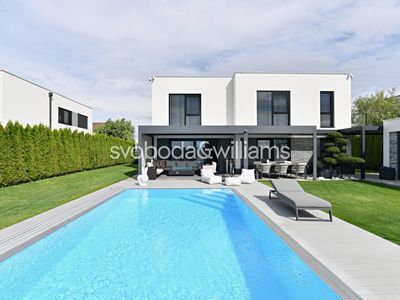 Prodej rodinného domu 238 m², pozemek 913 m²