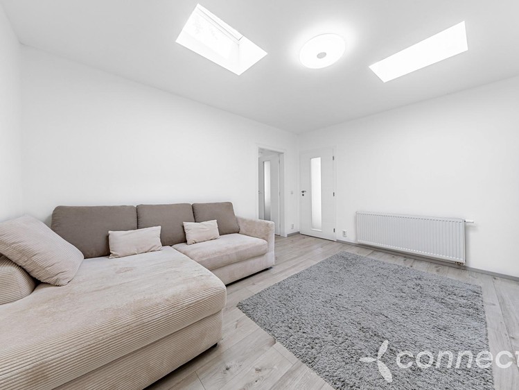 Prodej komerčního prostoru, 52 m² (2 z 22)