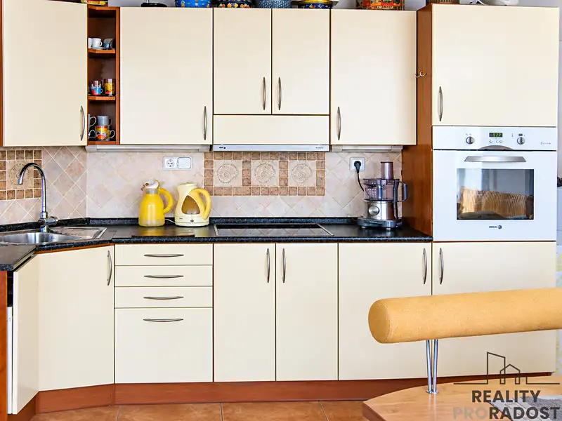 Pronájem bytu 2+kk 67 m², Praha – náhled fotky 1