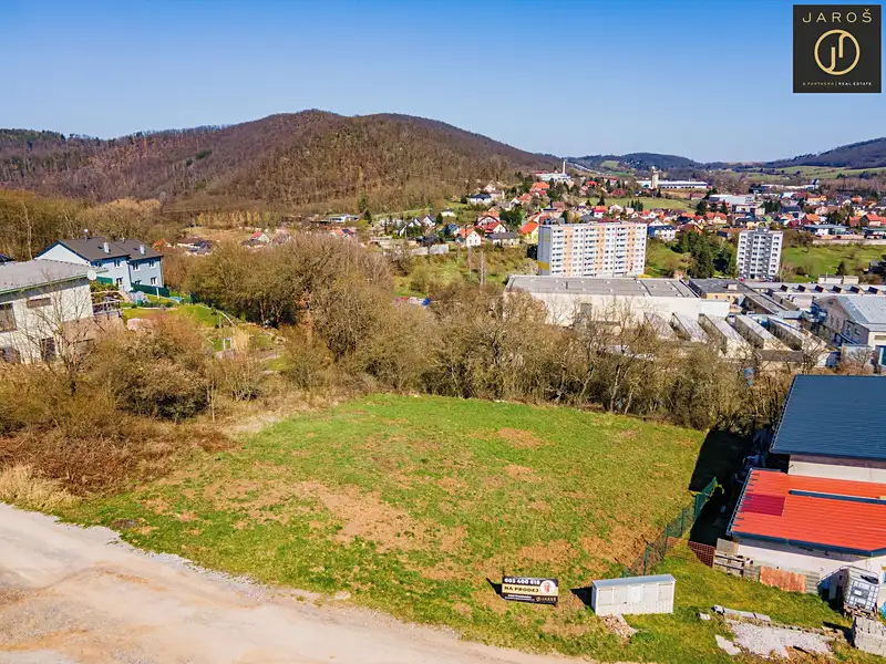 Prodej stavebního pozemku 915 m², Loděnice – náhled fotky 2