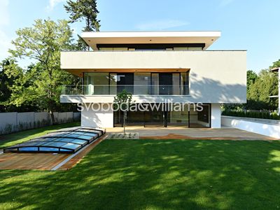 Pronájem rodinného domu 565 m², pozemek 931 m²