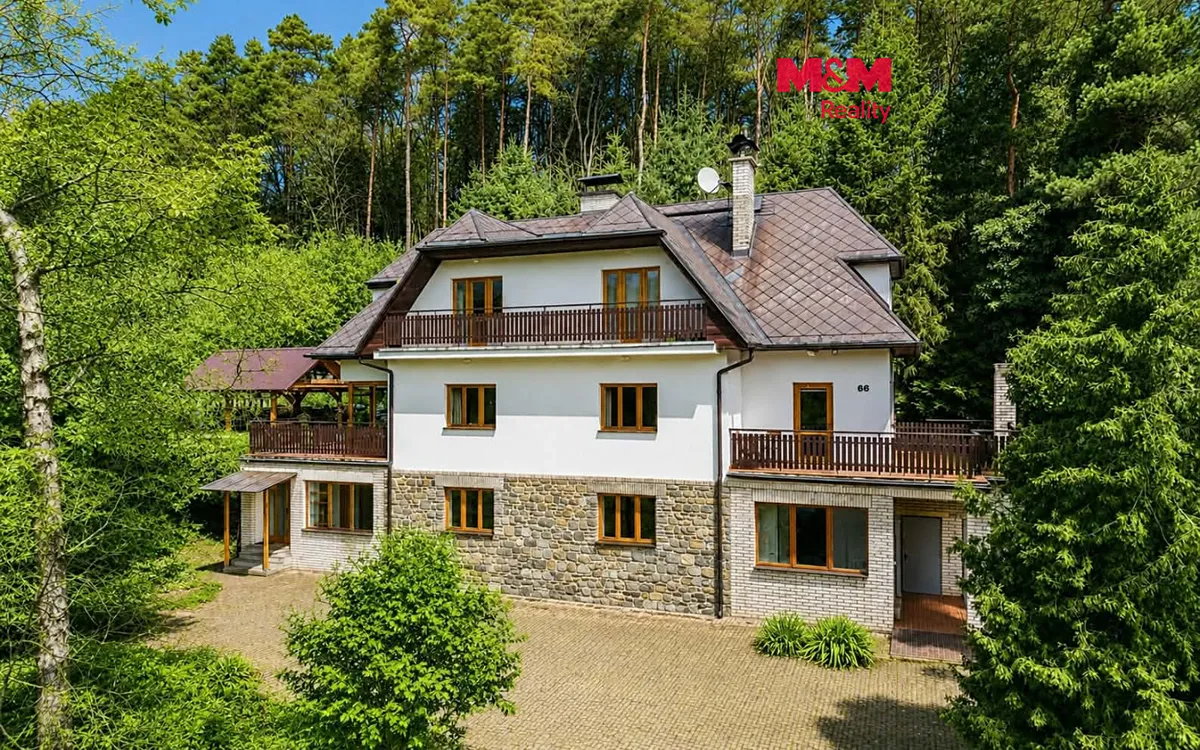 Prodej rodinného domu 312 m², pozemek 2428 m²