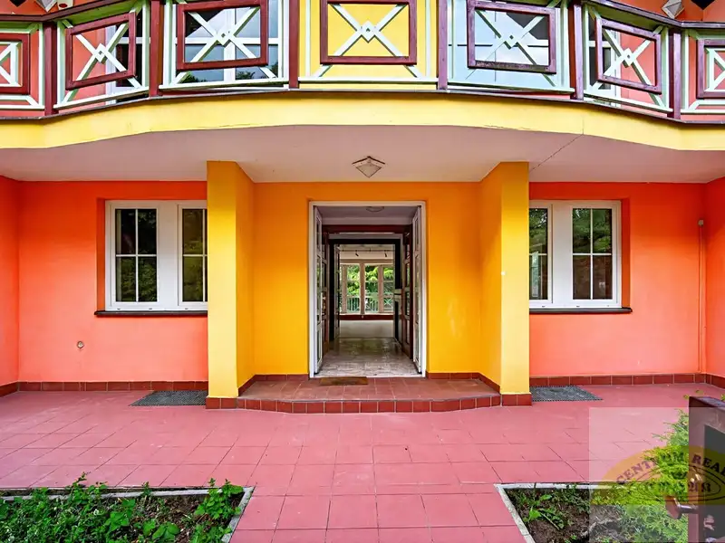 Prodej rodinného domu 330 m², pozemek 846 m², Dubí – náhled fotky 2