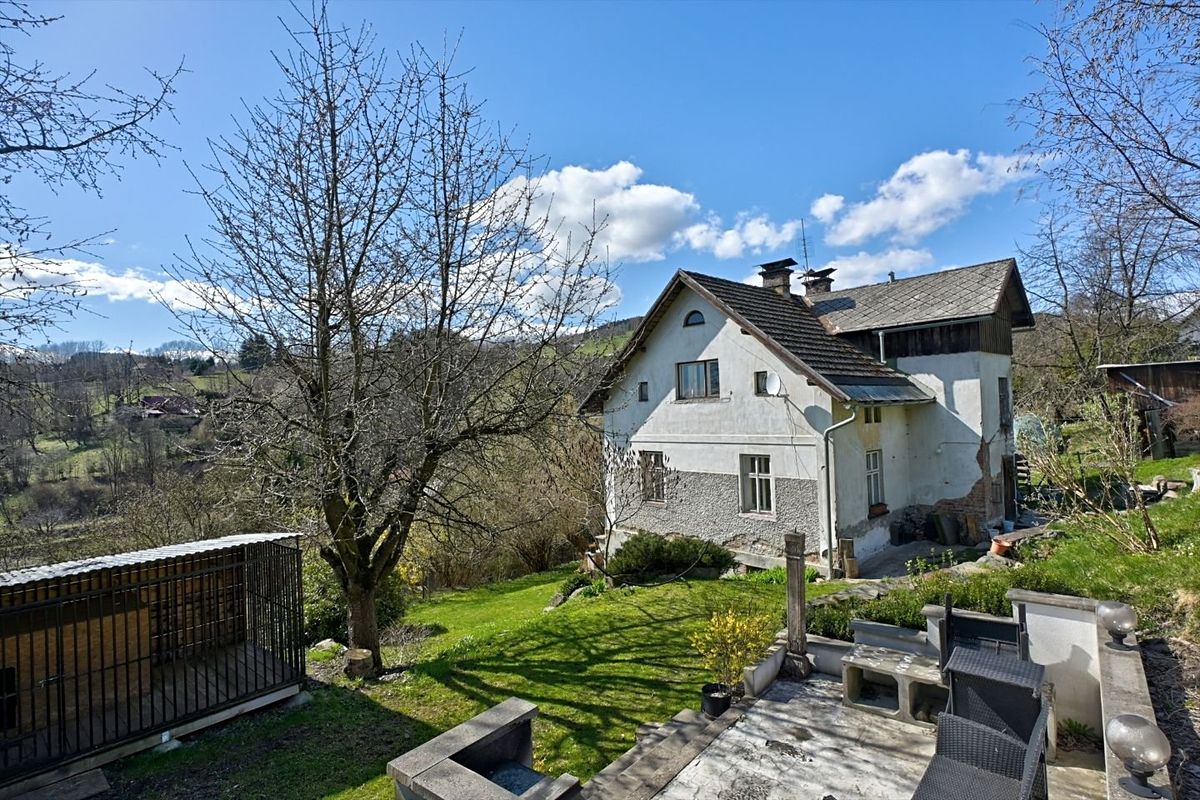 Prodej rodinného domu 239 m², pozemek 2100 m²