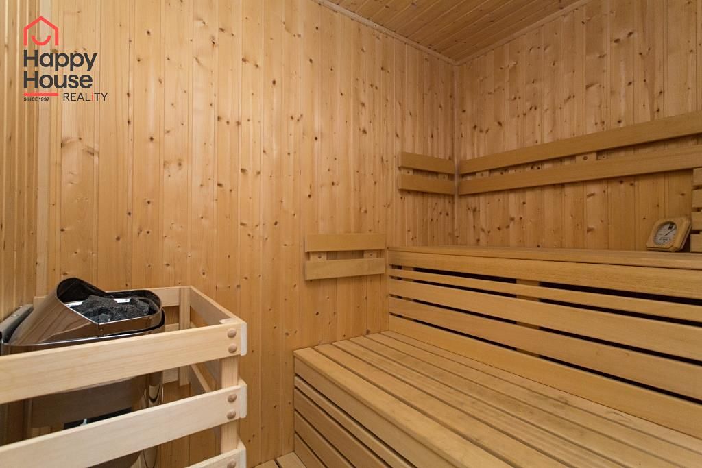 Pronájem rodinného domu 390 m², pozemek 903 m² – fotografie 3