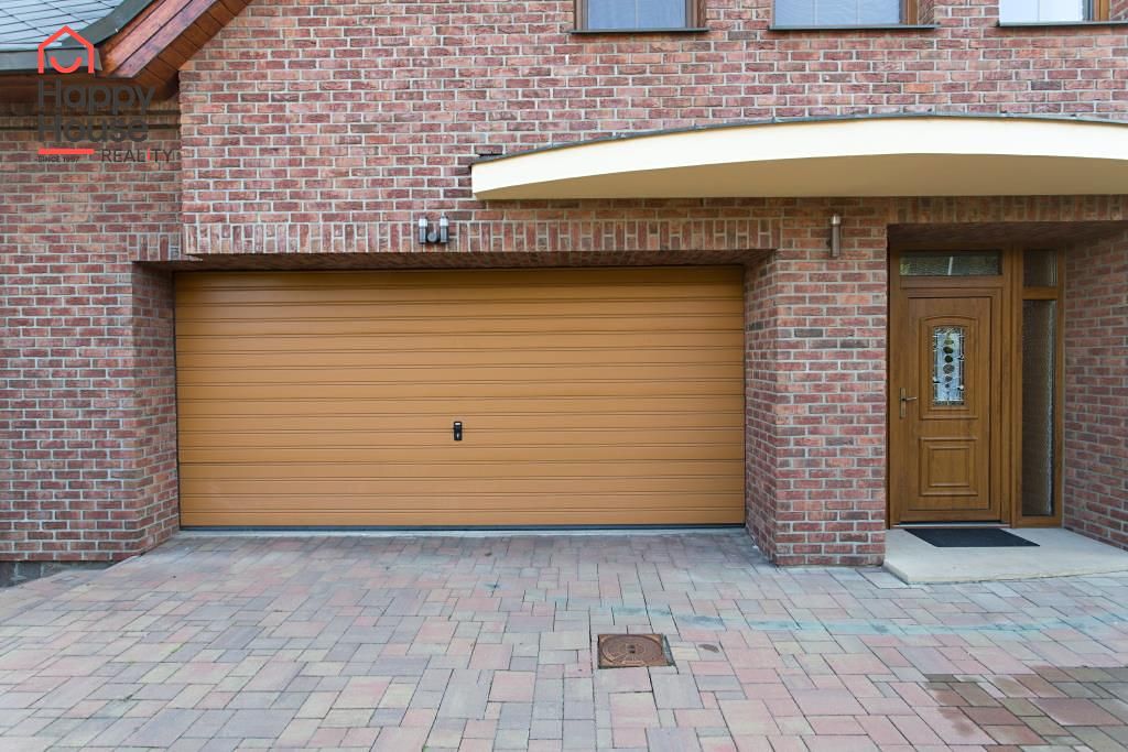 Pronájem rodinného domu 390 m², pozemek 903 m² – fotografie 2