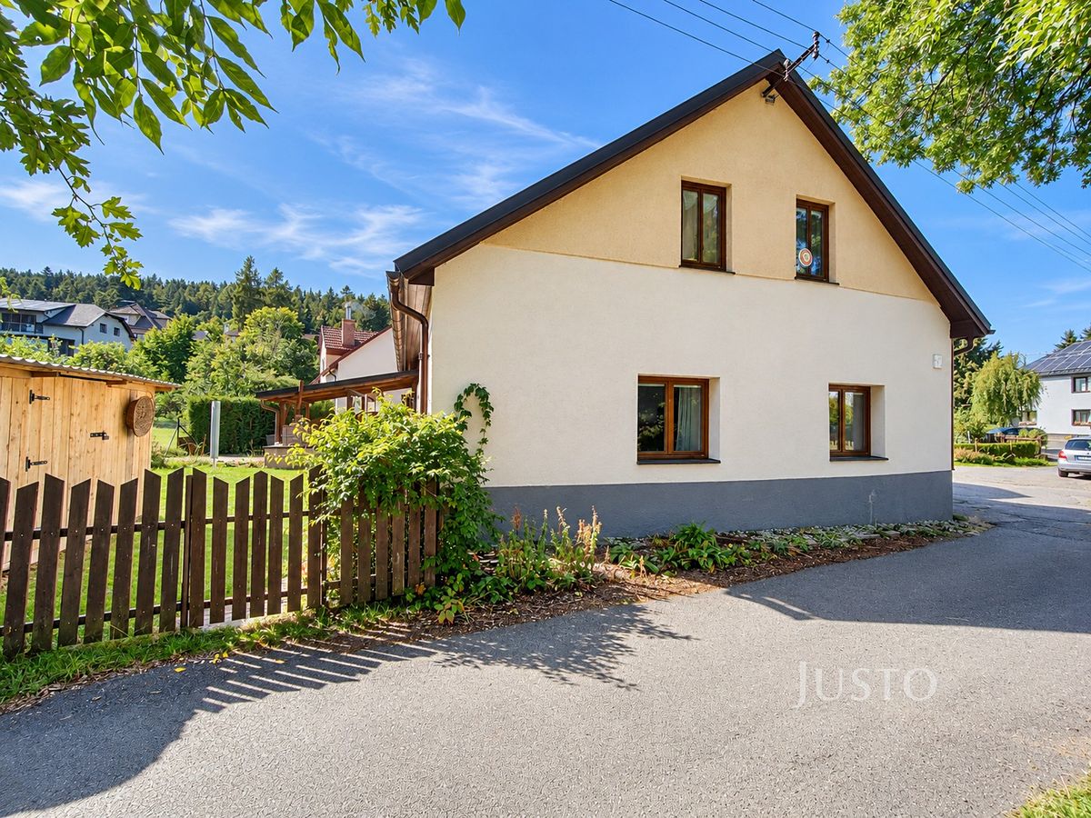 Prodej rodinného domu 232 m², pozemek 354 m² – fotografie 2