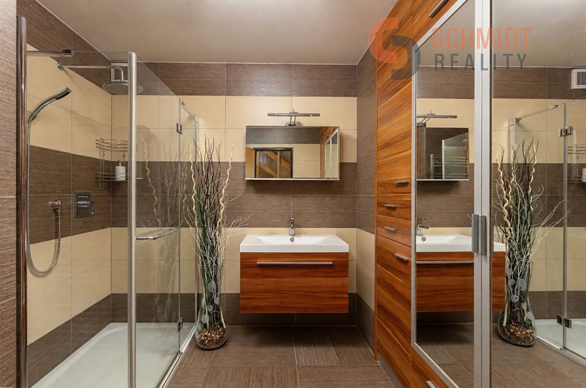 Prodej rodinného domu 259 m², pozemek 669 m² – fotografie 2